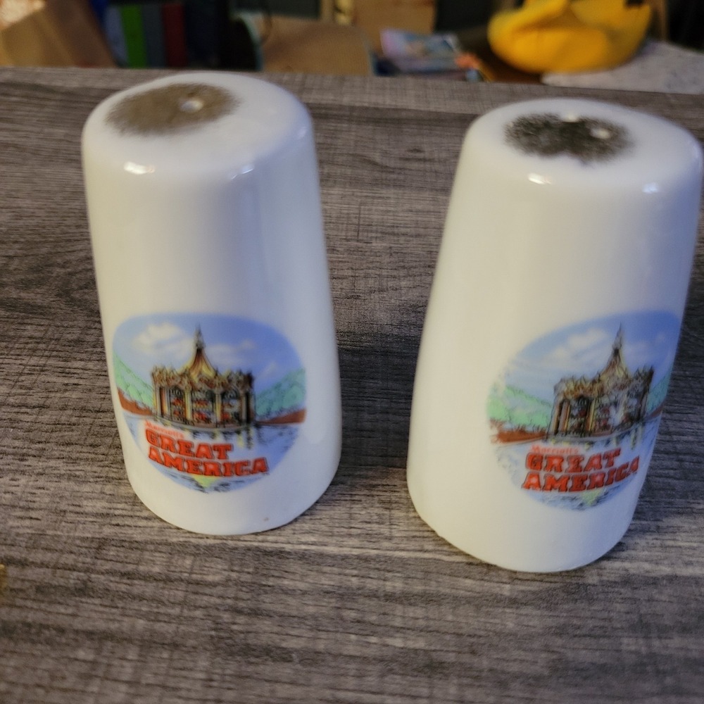 Vintage‎ Marriotts Great America Salt and Pepper Shakers Columbia Carousel Japan